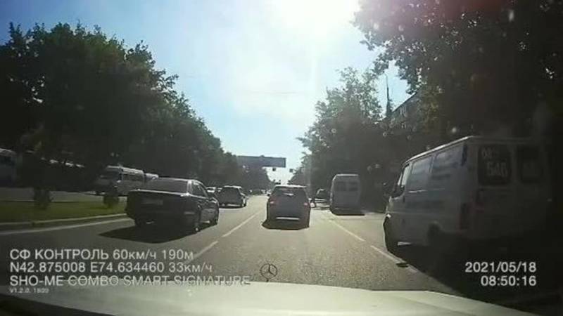 Момент наезда на пешехода в Бишкеке попал на видео