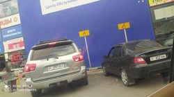 «Тойота» и «Дэу» припаркованы на местах для инвалидов. Фото