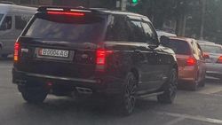 В Бишкеке тонированный Range Rover ездит с номерами от Lexus LX 470. Фото горожанина
