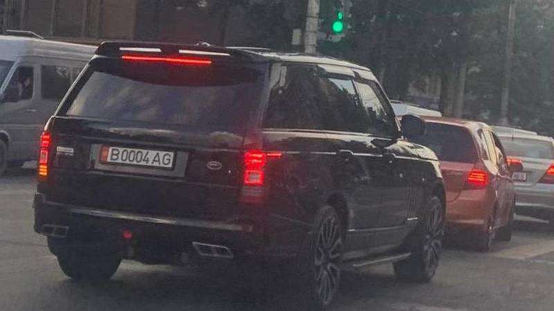 В Бишкеке тонированный Range Rover ездит с номерами от Lexus LX 470. Фото горожанина