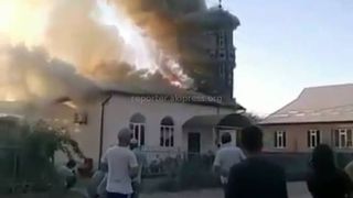 Видео – В Сузаке сгорела мечеть