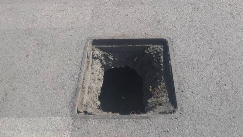 В Бакай-Ата украли решетки ливневой канализации, – житель (фото)