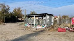 Бишкекчанин жалуется на мусор в Арча-Бешике. Фото