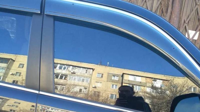 В Бишкеке замечен полностью тонированный Lexus GX 470. Фото горожанина