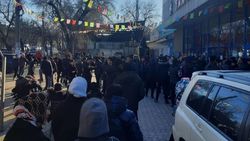 Торговцы рынка «Таатан» бастуют против контрольно-кассовых машин. Фото