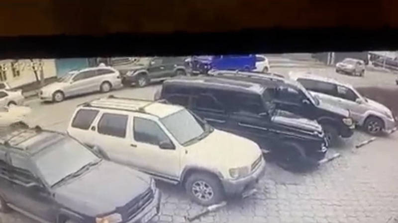 Момент столкновения 4 авто паровозиком попал на видео