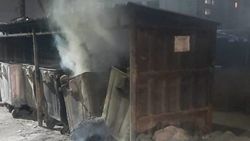 На Ахунбаева продолжают гореть мусорные баки. Видео