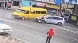 Момент столкновения машины МВД и буса попал на <b>видео</b>