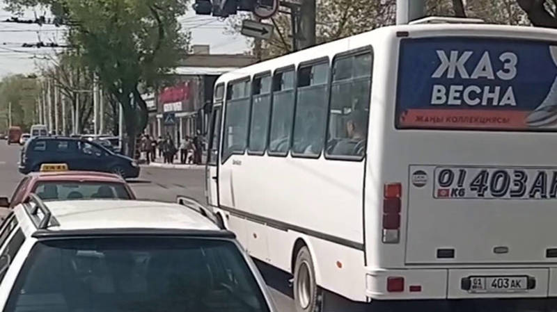 Водитель автобуса №9 нарушил ПДД. Видео