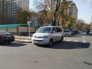 Стоянка на пешеходном переходе по ул. Тыныстанова