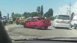 «Нексия» со штрафами 21 тыс. сомов попала в ДТП на Иссык-Куле. Видео с места аварии