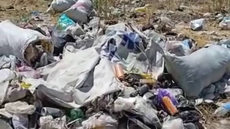 Гора мусора возле рынка «Береке» в Жалал-Абаде. Видео