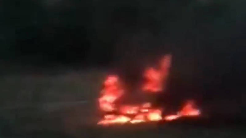 На трассе Ош-Бишкек сгорела машина. Видео