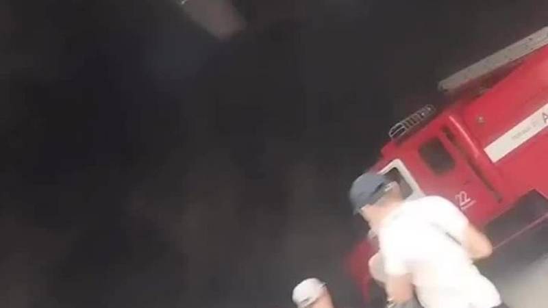 Еще видео пожара в магазине стройматериалов в Кара-Балте