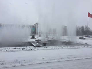 В мороз на площади Ала-Тоо включены фонтаны, - читатель <b><i> (фото) </i></b>