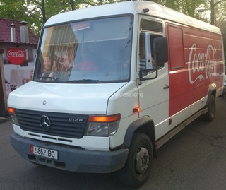 Читатель сообщает 26 апреля: «Сотрудники фирмы «Кока кола», остановив машину на проезжей части дороги почти на час, создали затор и помехи отдыхающим в парке Панфилова.»