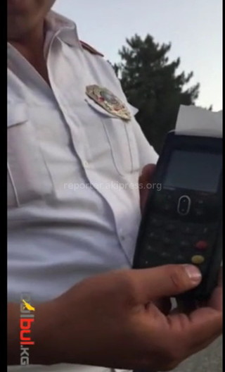 Законно ли инспекторы ДПС вышли на службу с не заряженным устройством РОS-терминала? - автолюбитель <b><i>(видео)</i></b>