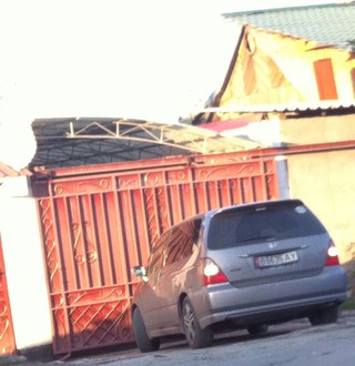 Читатель просит проверить дом по улице Карасаева, так как там расположена сауна, где соседи испытывают неудобства