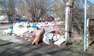 На улице Осмонкула уже две недели не вывозится мусор, - читатель (фото)