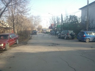 На улицах Сухомлинова и Водопроводная отсутствуют тротуары с двух сторон, - читатель <b>(фото)</b>