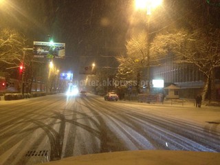 Читатель сообщает, что в 21:30 по проспекту Чуй не было снегоуборочной машины, хотя был гололед <b><i>(фото)</i></b>