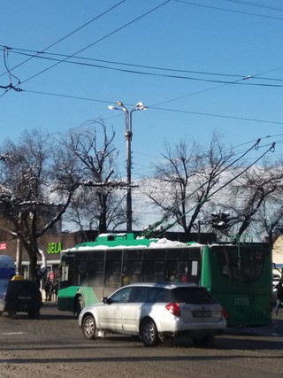 «Бишкексвет» включил лампы ночного освещения днем ряда улиц для проверки
