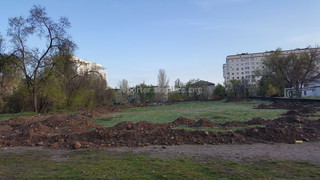 На территории шг №64 частное лицо строит мини-футбольное поле, - Бишкекглавархитектура