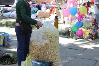 В парке им.Панфилова продают поп-корны и кукурузные палочки без маркировок - читатель (фото)
