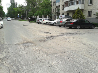 Ремонт дороги на ул.К.Акиева заложен на 2016 год, - мэрия Бишкека