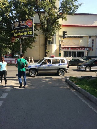 УПМ ГУВД Бишкека оштрафовало своего сотрудника, разговаривавшего во время вождения по телефону