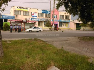 Милиция оцепила участок на ул.Юнусалиева, где были найдены подозрительная сумка и пакет <i>(фото)</i>