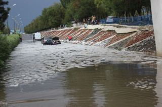 В Балыкчы селевые потоки затопили 31 жилой дом и 10 домов барачного типа, - МЧС