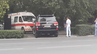 Личный состав УПМ ГУВД Бишкека ориентирован на задержание автомобиля, который перекрыл проезд карете скорой помощи на ул.Киевской