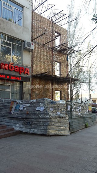 «Бишкекглавархитектура» ответила на вопрос читателя о законности пристройки на улице Юнусалиева в 7 мкр
