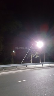 Когда будет восстановлен столб ночного освещения на трассе Бишкек-аэропорт «Манас»? – читатель (фото)
