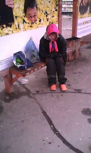 Оказавшаяся на улице пожилая женщина доставлена домой, у нее есть семья, - мэрия Бишкека