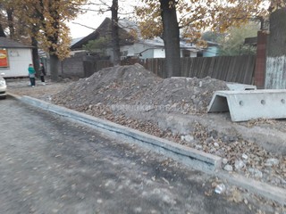 Когда завершится реконструкция дороги на улице Э.Керимова, - бишкекчанин (фото)