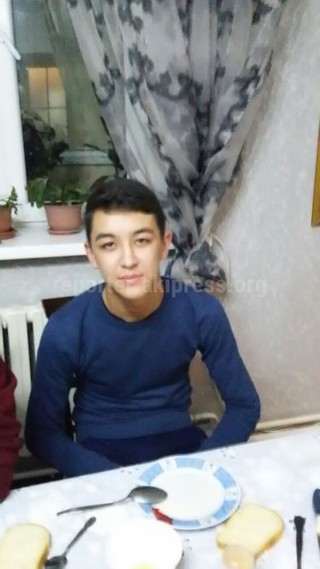 Двойники: 16-летний ученик медицинского колледжа из Бишкека, похожий на немецкого футболиста Месута Озиля
