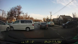 Водитель «Тойоты Ипсум», выехав на встречку, совершил ДТП на Жукеева-Пудовкина—Койбагарова <i>(видео)</i>