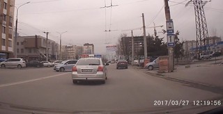 Водитель автомашины ГУГССО, нарушивший ПДД на ул.Сухэ-Батора, оштрафован на 1 тыс. сомов