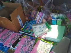 В честь Курман айта молодежь села Курбу на Иссык-Куле вручила продукты и канцтовары малоимущим семьям <i>(фото)</i>