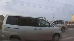 Водитель «Тойоты» не пропустил авто перед знаком «Уступи дорогу» (видео)