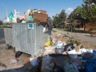 Читатель просит вывезти мусор, накопленный в жилмассиве Арча-Бешик (фото)