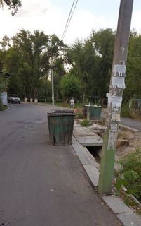 Компания по вывозу мусора в столичном 6 мкр недобросовестно исполняет свои обязанности, - бишкекчанин (фото)