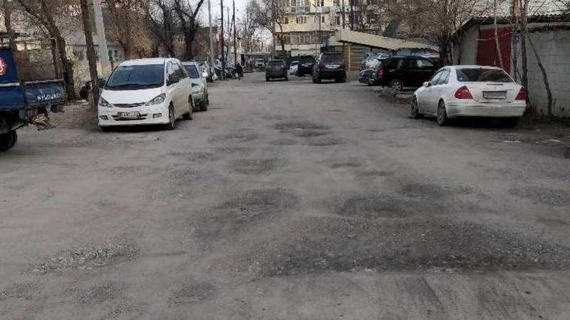 На Тимирязева-Рыскулова дорога в плохом состоянии, - бишкекчанин (фото)