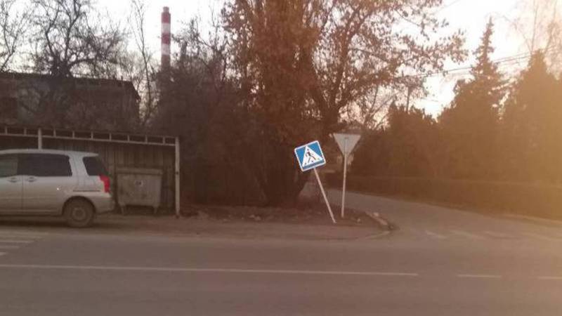 На Фрунзе - Курманалиева подрядчику дано указание поправить знак пешехода, - мэрия