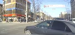 В центре столицы водитель «Тойоты» несколько раз нарушил ПДД, - читатель <i>(видео)</i>