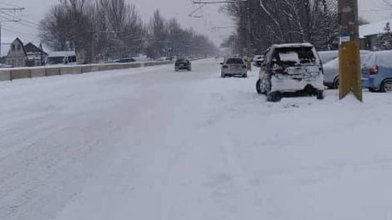 На Жибек Жолу-Кантемировская не почищена дорога от снега, - житель столицы