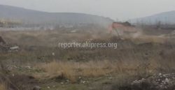 В Бишкеке на Масалиева-Малдыбаева высыпают строительный мусор, - житель (видео)