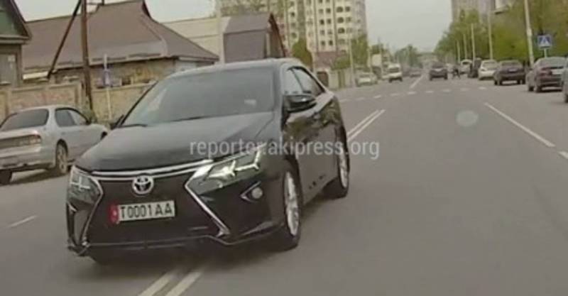 На Ахунбаева - Токтоналиева водитель «Тойоты» создал опасную ситуацию (видео)